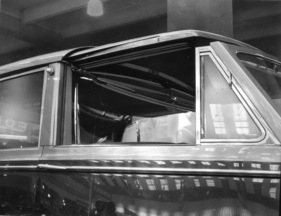 Rolls-Royce Silver-Wraith James Young (1956) - das Dach über dem Chauffeur kann eingezogen werden - Genfer Autosalon 1956