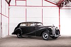 Rolls Royce Silver Wraith Limousine avec séparation par Mulliner (1951) - als Lot 57 angeboten an der Artcurial "On the Road" Versteigerung am 9. Oktober 2016