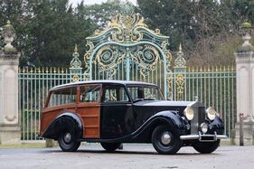 Rolls-Royce Silver Wraith "Woody" (1948) - offered as lot 079 at the Artcurial Rétromobile Paris auction on February 2, 2024
