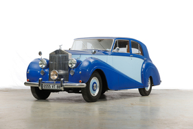 Rolls-Royce Silver Wraith berline avec separation par Freestone & Webb (1952) - als Lot 337 an der Artcurial-Versteigerung anlässlich der Rétromobile Paris am 18./19. März 2022 (1952)