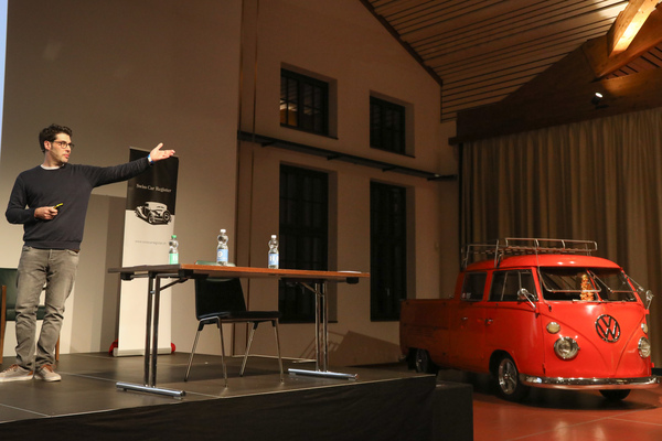 Roman Haltiner von Cagero ging detailliert auf das Thema Modifikation von Klassikern ein – Swiss Car Register Infoabend 2025