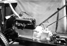 Rosengart 5CV (1930) - Der Motor, ausgestellt auf einem Autosalon in den 30er-Jahren.