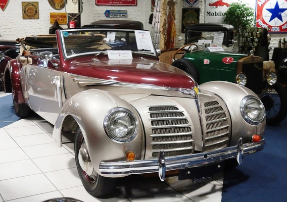 Bild Rosengart LR 539 Supertraction (1939) im Rosengart-Museum in Bedburg-Rath