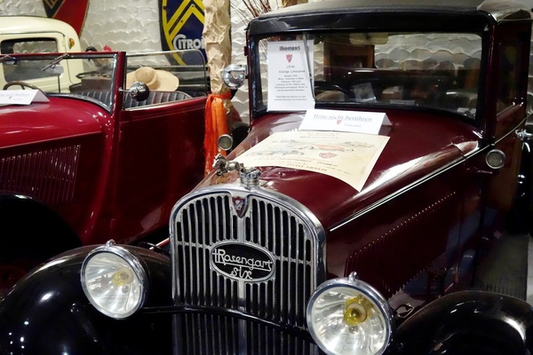 Rosengart LR 64 Limousine (1933) im Rosengart-Museum in Bedburg-Rath