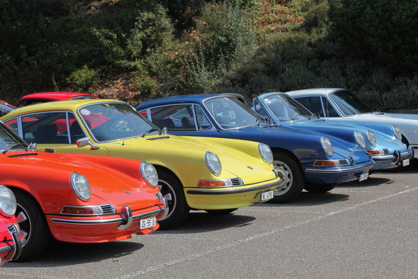 Image: Red, yellow, blue - people used to like to order colorful 911s - Porsche Classic Day 2018 in Schinznach-Bad