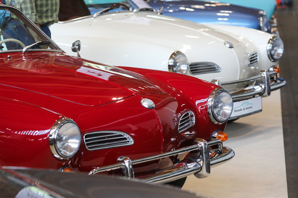 Rot-Weiss - VW Karmann-Ghia in klassischen Farben - Klassikwelt Bodensee 2024