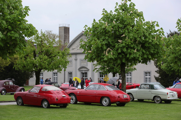 Rot dominiert im italienischen Fahrzeugfeld - Concorso d'Eleganza Italiauto in St. Urban 2015