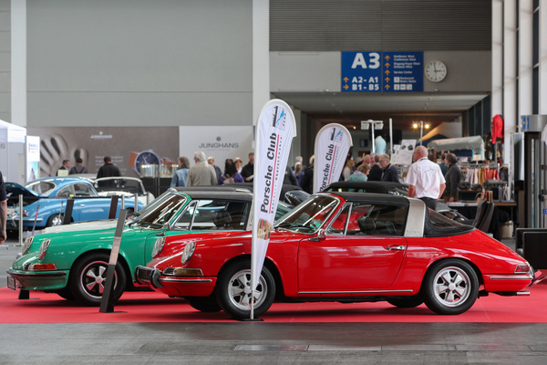 Rot und Grün - Auswahl an zwei Porsche 911 Targa - Motorworld Classics Bodensee 2019