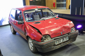 Rover 114 mit Unfallschaden als Ausstellungsstück beim Versicherer – Rétromobile Paris 2025