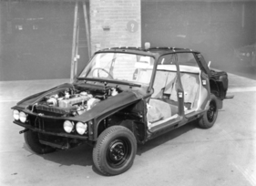 Rover 2000 (1963) - selbstragende Grundstruktur - die übrigen Bleche übernehmen keine tragende Fuktion