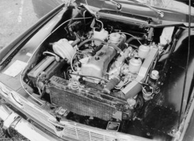 Rover 2000 TC (1966) - Blick unter die Motorhaube eines Testwagens