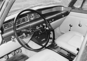 Rover 2000 TC (1966) - Cockpit der linksgelenkten Version