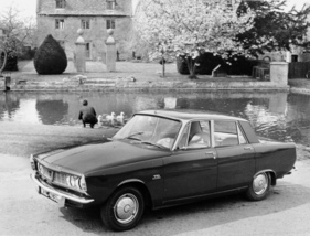 Rover 2000 TC (1967) - mit Gürtelreifen und natülrich den zwei Vergasern (und vor dem Ententeich)