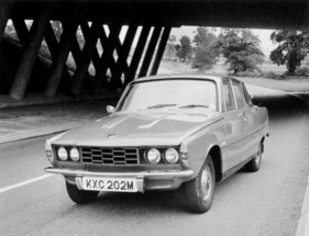 Rover 2200 SC (1974) - in Fahrt, man beachte den neuen Kühlergrill