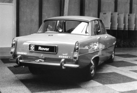Rover 3500 S am Genfer Automobilsalon 1972 - aufrechte Heckleuchten erlauben eine weit nach unten reichende Heckklappe