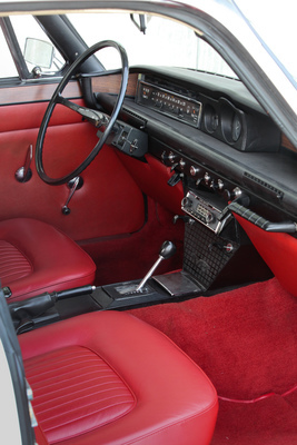 Rover 3500 V8 (1970) - die Mittelkonsole wurde damals in Testberichten bemängelt, weil man nicht gut von der falschen Seite einsteigen könne ...