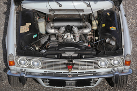 Rover 3500 V8 (1970) - längs eingebauter V8-Motor mit SU-Vergasern