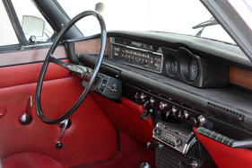 Rover 3500 V8 (1970) - man beschäftigt sich besser vor dem Losfahren mit der Bedienung