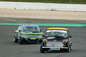 Rover Mini Cooper (1992) bei der Historic Trophy Nürburgring 2016 - Kampf der Zwerge