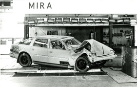 Rover SD1 3500 (1976) - Crashtest vor der Präsentation