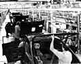Rover SD1 3500 (1976) - die Karosserie wird ausgerüstet und verkleidet, danach kommen die mechanischen Komponenten hinzu