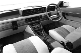 Rover SD1 Vitesse (1982) - Armaturenbrett in der originalen Form mit Holzeinsätzen