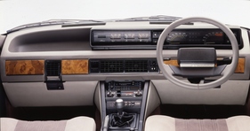 Rover SD1 Vitesse (1984) - Armaturenbrett mit Holzverkleidungen ähnlich wie beim Vanden Plas