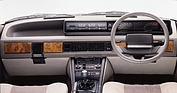 Rover SD1 Vitesse (1984) - Armaturenbrett mit Holzverkleidungen ähnlich wie beim Vanden Plas