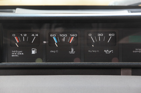 Rover SD1 Vitesse (1985) - Zusatzinstrumente - praktisch die Angabe der Tankgrösse