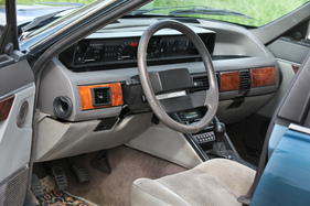 Rover SD1 Vitesse (1985) - über die ganze Bauzeit wurde das Interieur nur dezent überarbeitet