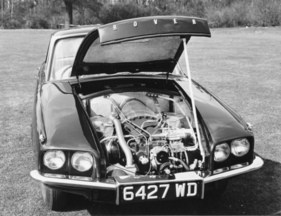 Rover T4 (1961) - Blick auf die vorne eingebaute Gasturbine im gut isolierten Motorraum, hinten die Wärmetauscher