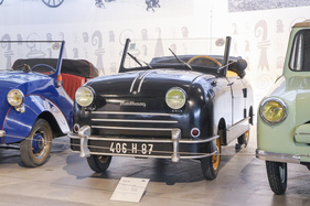Rovin D4 (1951) - französisches Kleinst-Cabriolet mit einem Zweizylindermotor mit 462 cm3 - Microcars-Sonderschau Pantheon 2022/2023