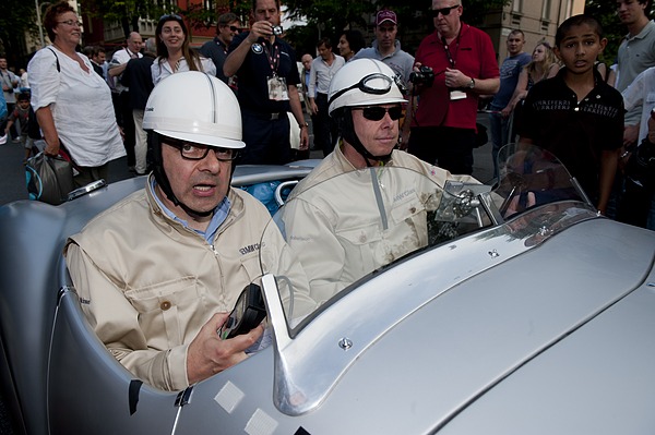 Rowan Atkinson (Mr. Bean) im BMW 328 Mille Miglia Roadster 1939 an der Mille Miglia 2011