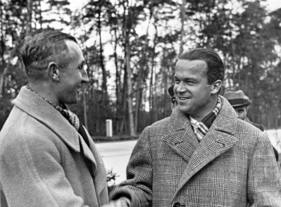 Rudolf Caracciola im Gespräch mit Ernst Henne - Rekordfahrten Ende 1936