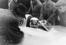 Rudolf Caracciola mit Alfred Neubauer - Rekordfahrten auf der Reichsautobahn bei Frankfurt am Main (1936)