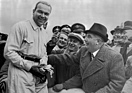 Rudolf Caracciola und Mercedes-Rennlauter Alfred Neubauer anlässlich der Rekordversuche Ende 1936
