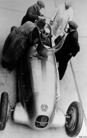 Rudolf Caracciola und alfred Neubauer - vor den Weltrekordfahrten auf der Avus (1934)