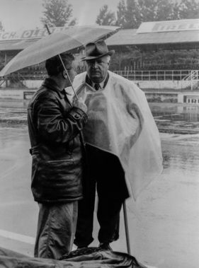 Rudolf Uhlenhaut im Gespräch mit Alfred Neubauer - Grosser Preis von Italien (1955)