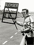 Rückstand - Der Chef persöndlich signalisiert Capri-RS-Chauffeur Dieter Glemser beim EM-Lauf 1970 in Zandvoort den Rückstand auf die Spitze.