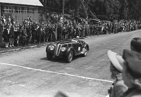 Bild: Ruhestein-Bergrennen 1946 - BMW 328 am Ziel