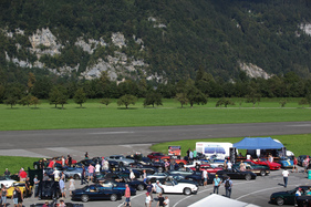 Rund 50 TVR fanden sich im Rahmen der Gastclub-Präsentation ein, darunter mehrere 3000 S - British Car Meeting in Mollis am 28. August 2016