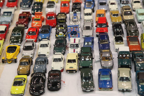 Rund 5000 bis 6000 Autos (im Massstab 1 zu 1) wurden an den drei Messe-Plätzen angeboten, …