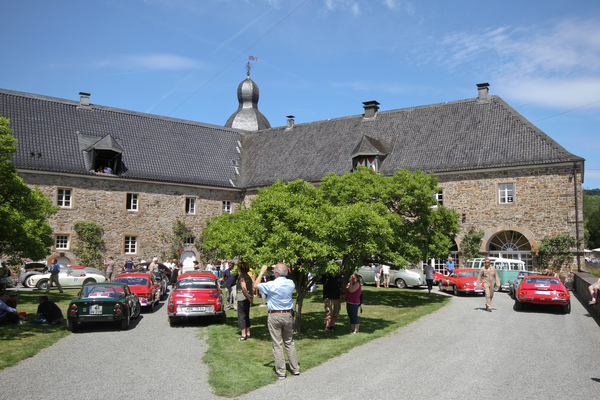 Rund eine Stunde Zeit für das Mittagessen - Impressionen von der Rallye Historique anlässlich der Schloss Bensberg Classics 2015