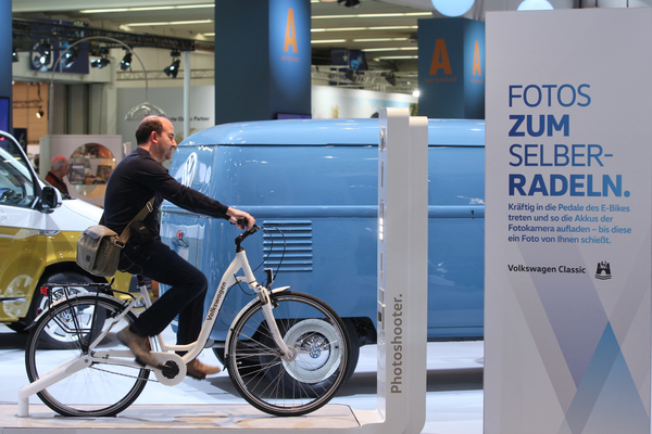 Rund fünf Minuten musste man für ein Foto radeln (Techno Classica 2017)