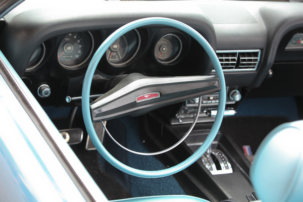 Rundinstrumente und Mustang auf dem Lenkrad - Mustang & Shelby Meeting 2017 in Zug