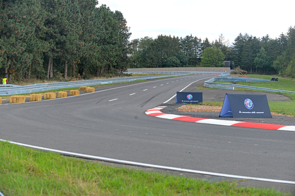 Rundkurs Flugplatz Pferdsfeld - Links nach grosser Kurve
