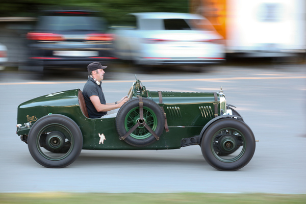 Bild Rustikaler Vorkriegs-Roadster bei der Anfahrt - Dolder Classics August 2018