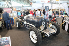 Rustikaler historischer Rennwagen auf dem Motorworld-Stand - Retro Classics Stuttgart 2023