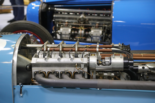 S.E.F.A.C Grand-Prix (1934) - Blick auf den parallel gebauten Achtzylindermotor - Rétromobile Paris 2024