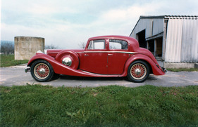 S.S. One Saloon (1936) - Profilaufnahme der LImousine